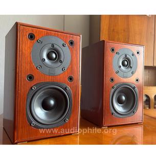 Dali Royal menuet mkII bookselve speakers