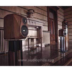 Diapason astera with stands