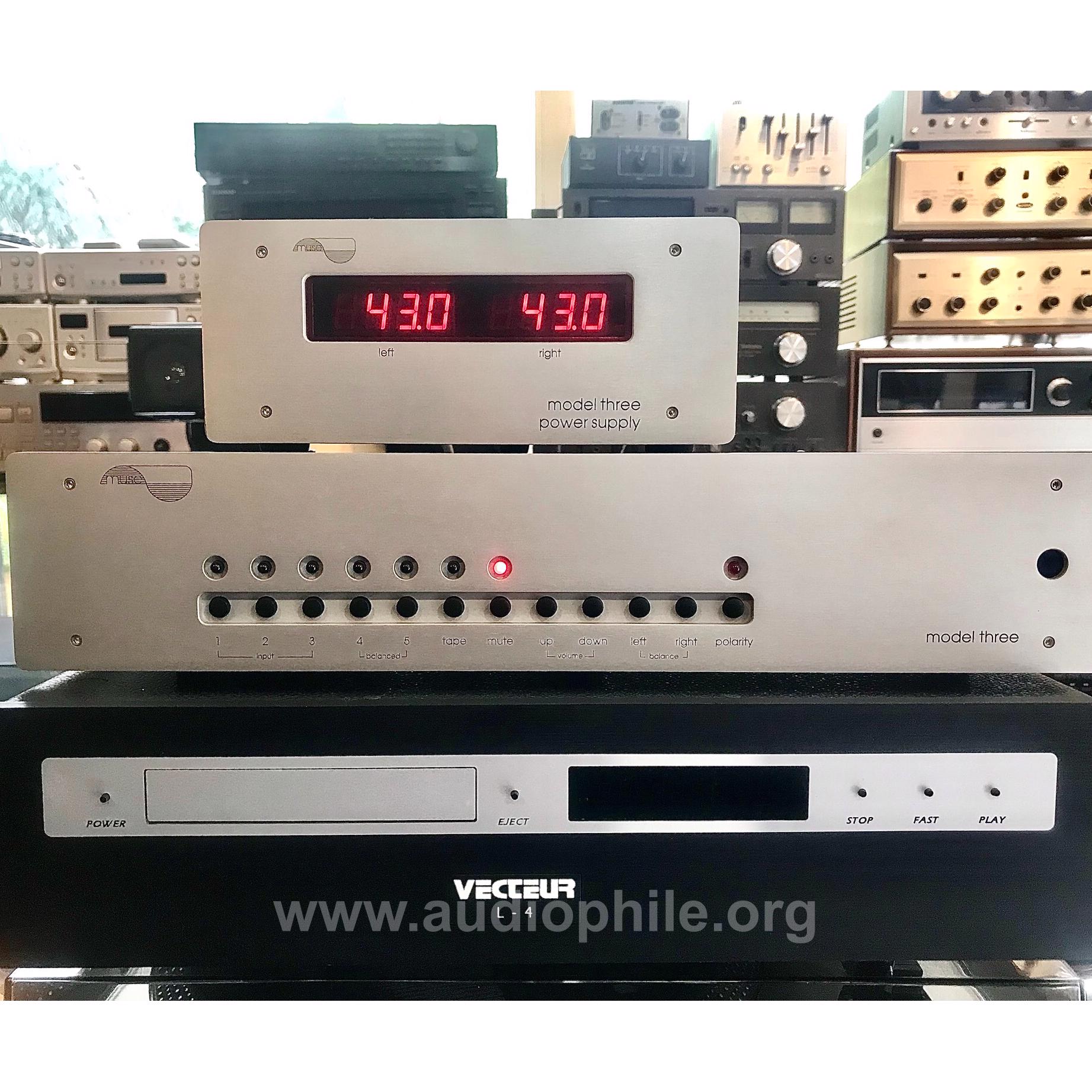 Muse electronics model 3+power supply pre amplifer