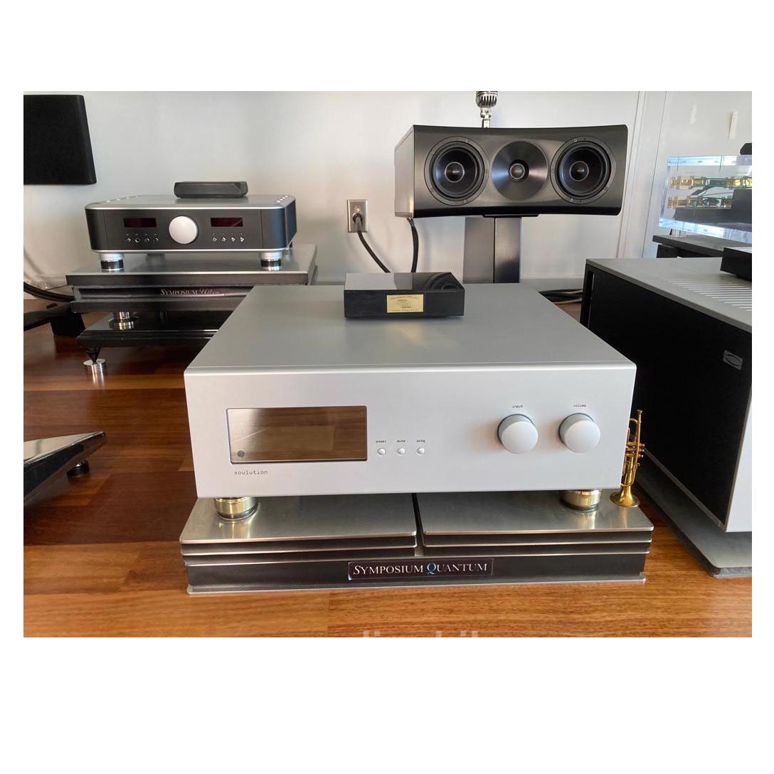 Soulution Audio 721 Preamplifier and 710 Power